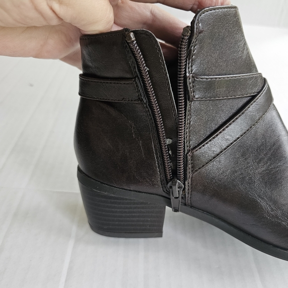 London Fog Halifax ankle bootie brown size 7 faux leather water resistant NWT - Picture 7 of 14